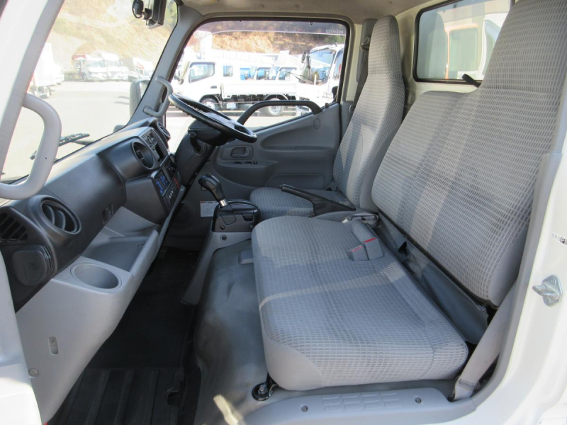 AT 冷蔵冷凍車 セミロングサイズ 積載2トン !!|中古トラックの販売・買取・査定のアイナビ