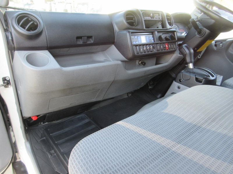 AT 冷蔵冷凍車 セミロングサイズ 積載2トン !!|中古トラックの販売・買取・査定のアイナビ