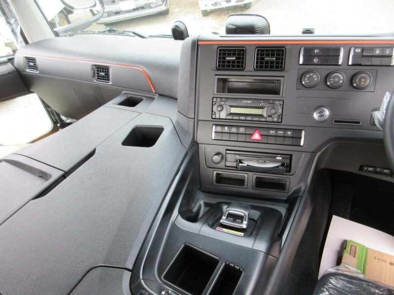 トラクタ デフロック スーパーハイルーフ 第五輪11500kg|中古トラックの販売・買取・査定のアイナビ