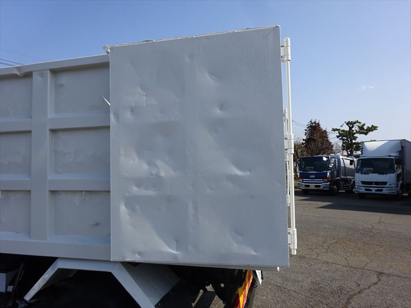 深ダンプ リヤ観音扉|中古トラックの販売・買取・査定のアイナビ