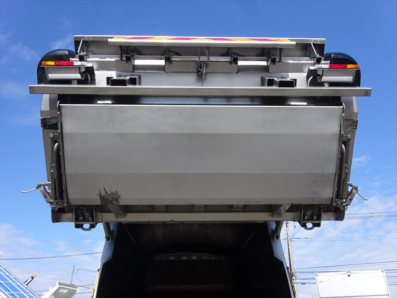 プレス 10.2㎥ 新明和|中古トラックの販売・買取・査定のアイナビ