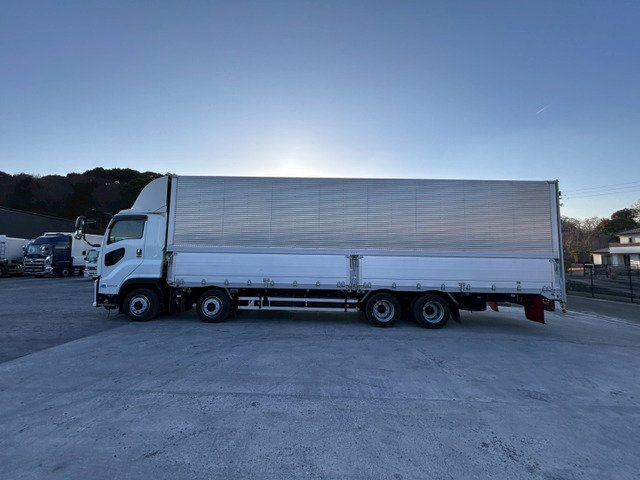 【定番ボディ×見た目◎キャブ】いすゞ/ギガ|中古トラックの販売・買取・査定のアイナビ