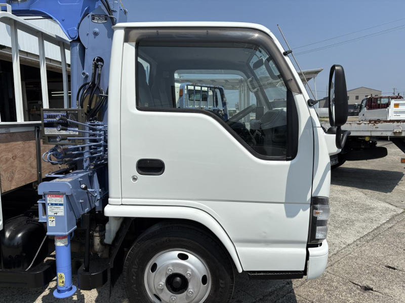 H18 タイタン 2t 3段クレーン|中古トラックの販売・買取・査定のアイナビ