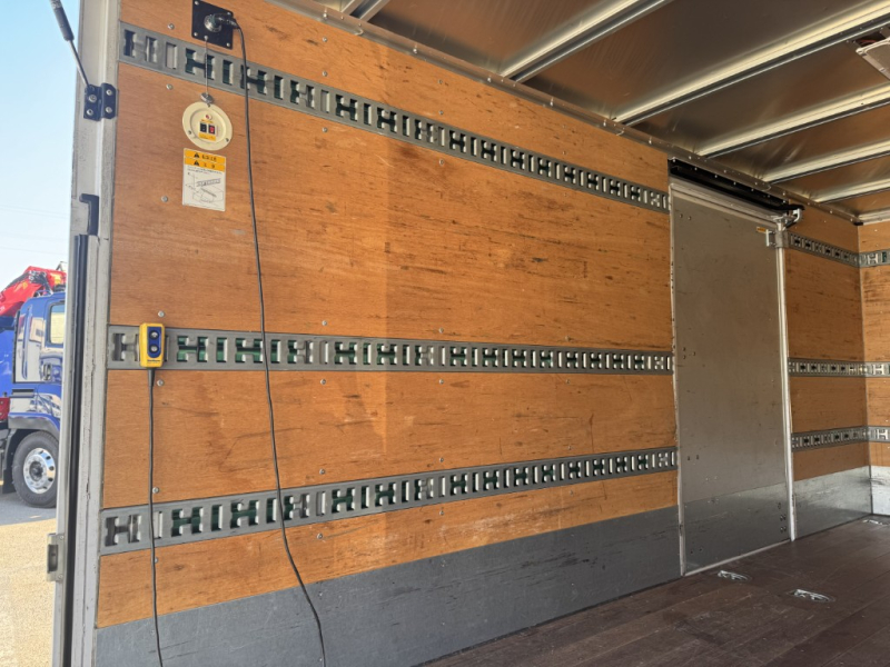 標準ロング パワーゲート付き サイドドア|中古トラックの販売・買取・査定のアイナビ