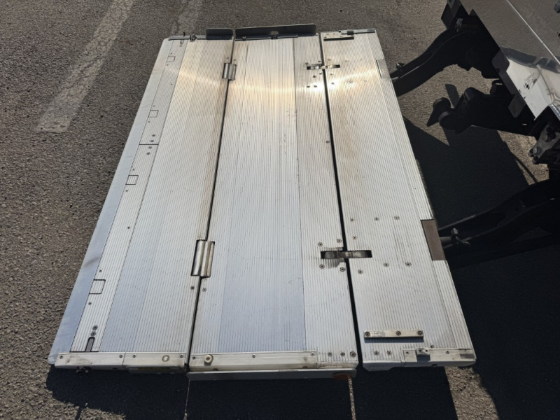 ワイドロング東プレ低温パワーゲート付きAT|中古トラックの販売・買取・査定のアイナビ