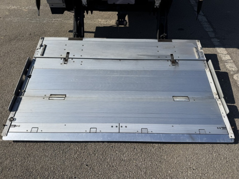 ワイドロング東プレ低温パワーゲート付きAT|中古トラックの販売・買取・査定のアイナビ