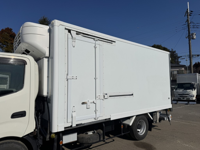 ワイドロング東プレ低温パワーゲート付きAT|中古トラックの販売・買取・査定のアイナビ