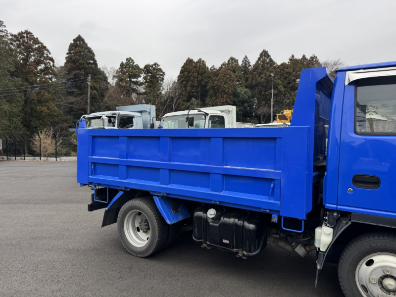 エルフOEM10尺フルワイドロー新明和土砂禁|中古トラックの販売・買取・査定のアイナビ