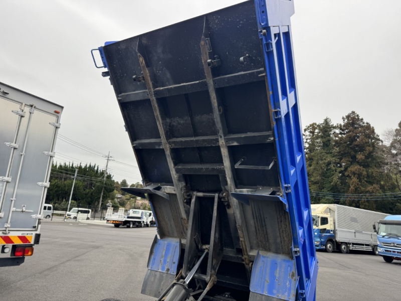 エルフOEM10尺フルワイドロー新明和土砂禁|中古トラックの販売・買取・査定のアイナビ