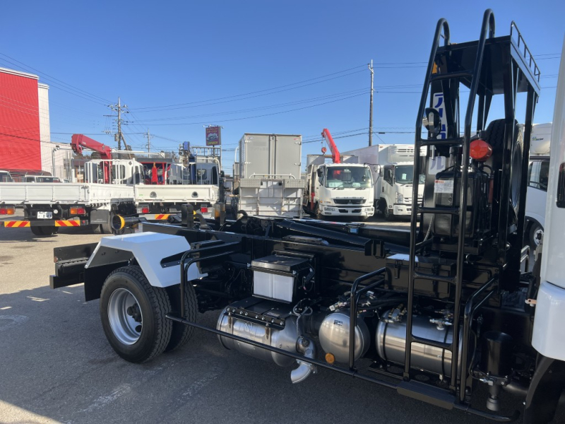 新明和アームロールCCA44-31未使用車車検付|中古トラックの販売・買取・査定のアイナビ