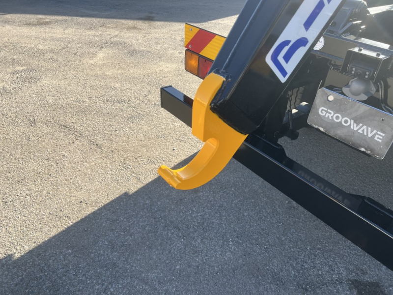 新明和アームロールCCA44-31未使用車車検付|中古トラックの販売・買取・査定のアイナビ