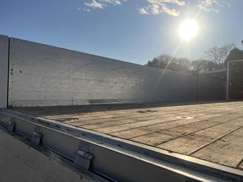 エアサス2デフ4段アルミ平ZE504HRラジコン|中古トラックの販売・買取・査定のアイナビ