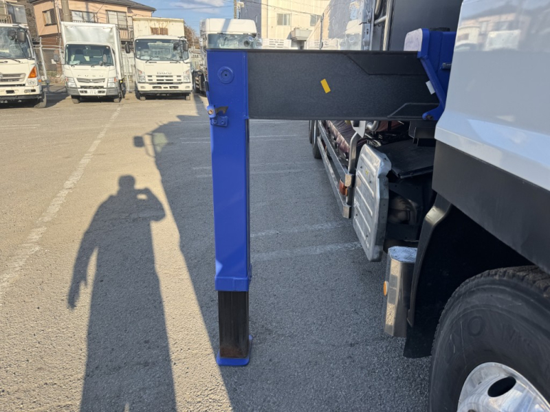 エアサス2デフ4段アルミ平ZE504HRラジコン|中古トラックの販売・買取・査定のアイナビ