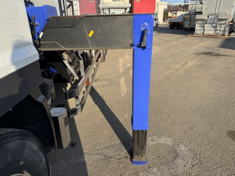 エアサス2デフ4段アルミ平ZE504HRラジコン|中古トラックの販売・買取・査定のアイナビ