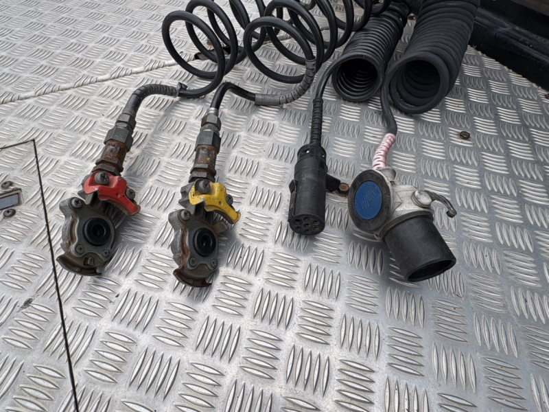 H27年式、クオン、ハイルーフトラクタ、車検付|中古トラックの販売・買取・査定のアイナビ