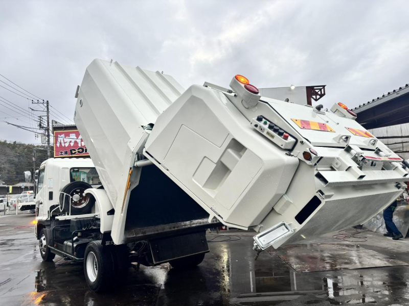 巻き込みパッカー車 富士車両製8.0立米|中古トラックの販売・買取・査定のアイナビ