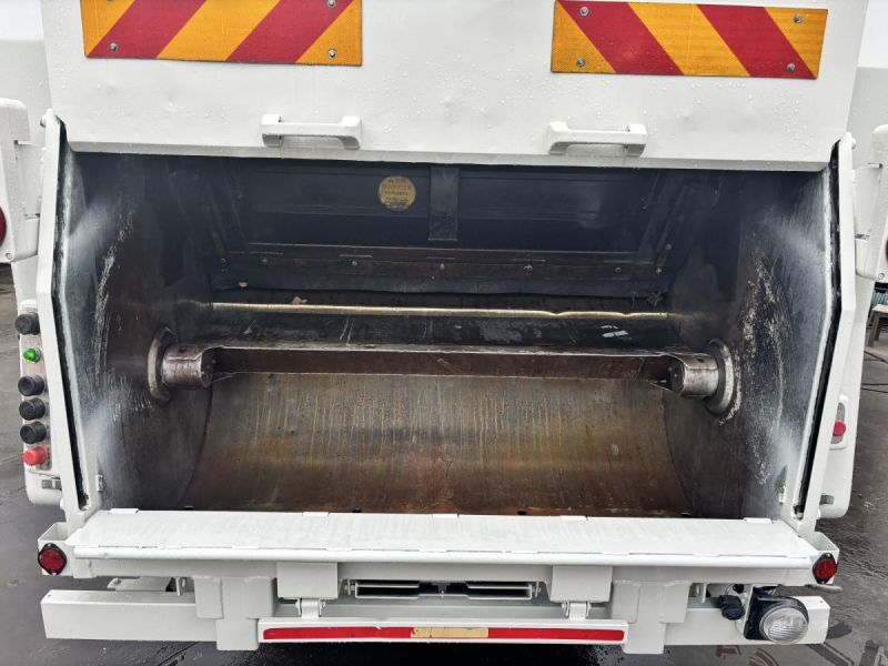 巻き込みパッカー車 富士車両製8.0立米|中古トラックの販売・買取・査定のアイナビ