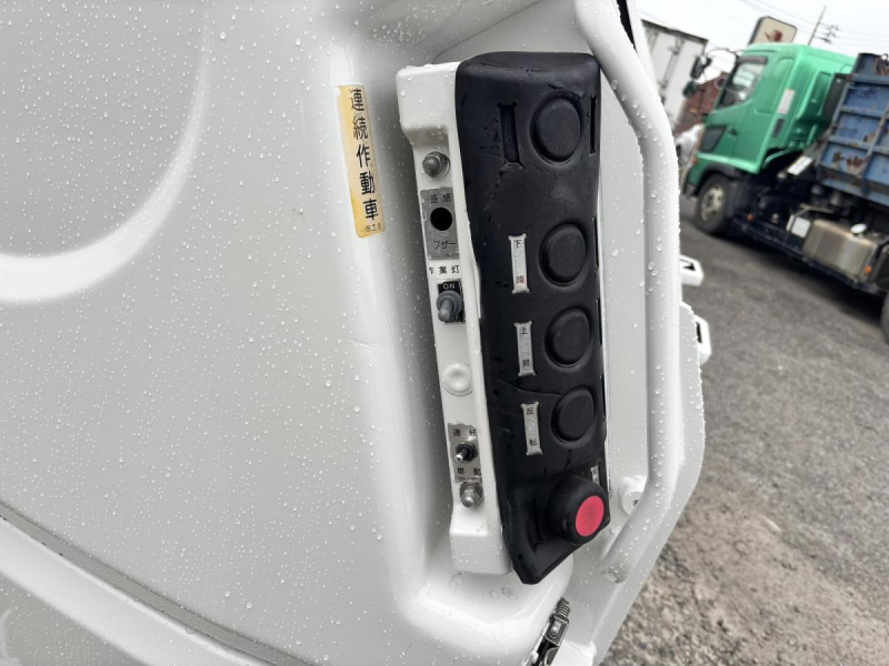 ワイド幅 プレス式パッカー車 新明和製6.0立米|中古トラックの販売・買取・査定のアイナビ