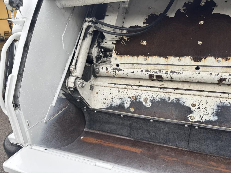 ワイド幅 プレス式パッカー車 新明和製6.0立米|中古トラックの販売・買取・査定のアイナビ