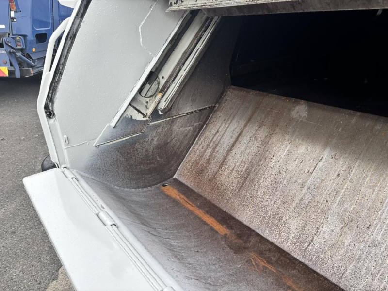 ワイド幅 プレス式パッカー車 新明和製6.0立米|中古トラックの販売・買取・査定のアイナビ