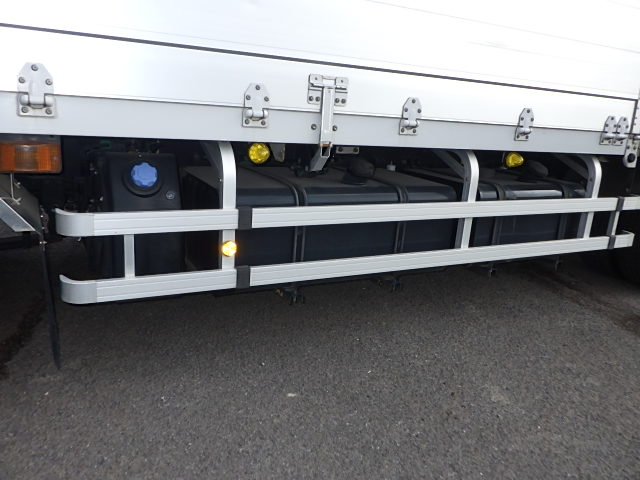 平成31年UDトラックス☆4軸低床アルミウィング☆|中古トラックの販売・買取・査定のアイナビ