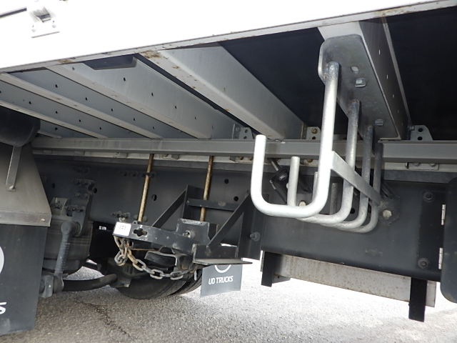 平成31年UDトラックス☆4軸低床アルミウィング☆|中古トラックの販売・買取・査定のアイナビ