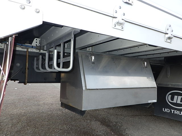 平成31年UDトラックス☆4軸低床アルミウィング☆|中古トラックの販売・買取・査定のアイナビ