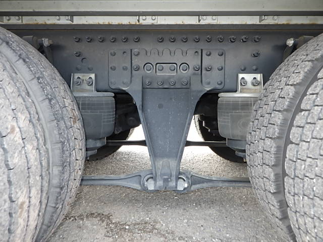 平成31年UDトラックス☆4軸低床アルミウィング☆|中古トラックの販売・買取・査定のアイナビ