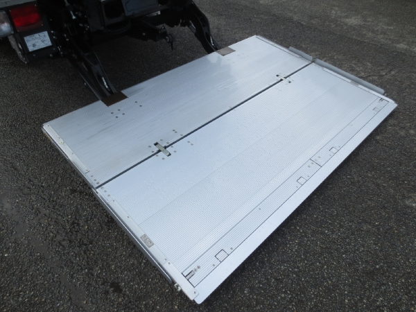 日野レンジャー冷蔵冷凍車ゲート付|中古トラックの販売・買取・査定のアイナビ