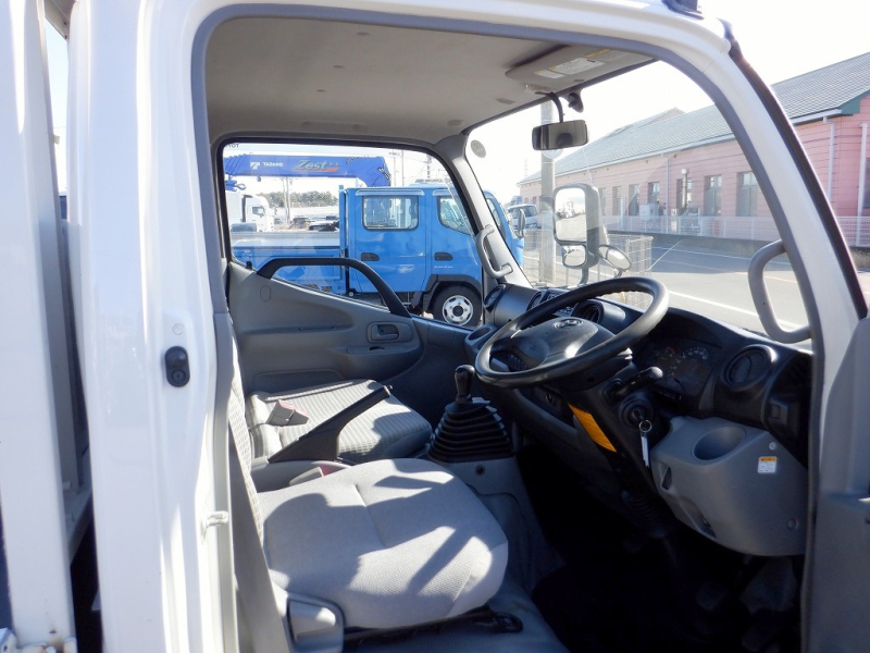 2t 10尺平ボデー フラットロー 5MT 車両総重量5t以下|中古トラックの販売・買取・査定のアイナビ