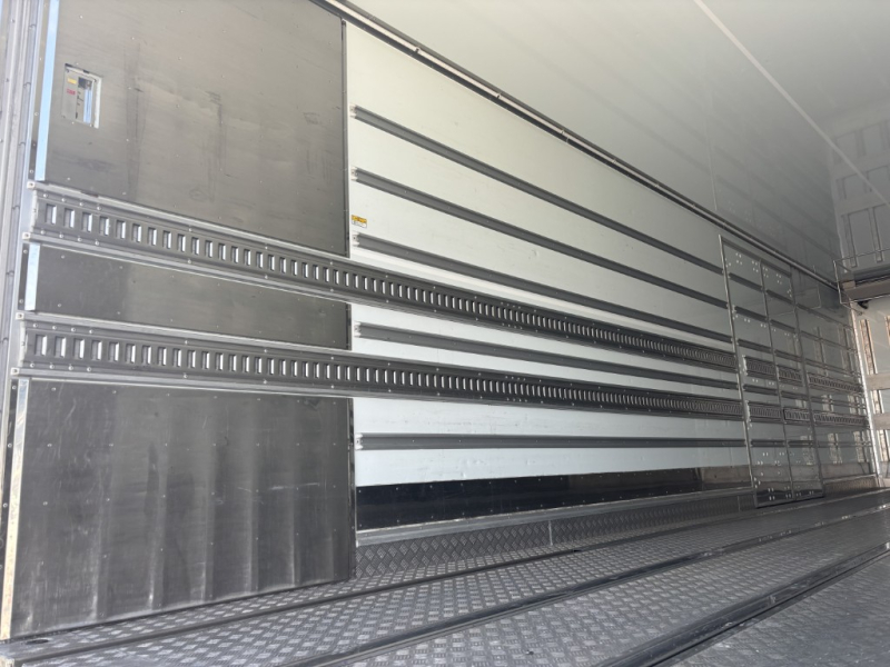 4軸低床エアサスハイルーフ低温東プレサイド観音扉|中古トラックの販売・買取・査定のアイナビ