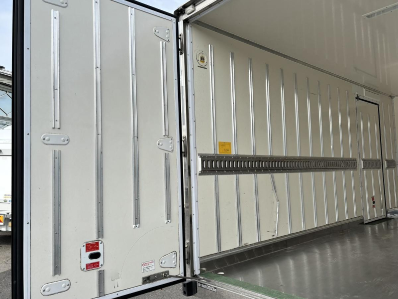 ワイド幅 冷蔵冷凍車 東プレ-5℃設定|中古トラックの販売・買取・査定のアイナビ