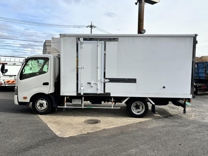 ワイド幅 冷蔵冷凍車 東プレ-5℃設定|中古トラックの販売・買取・査定のアイナビ