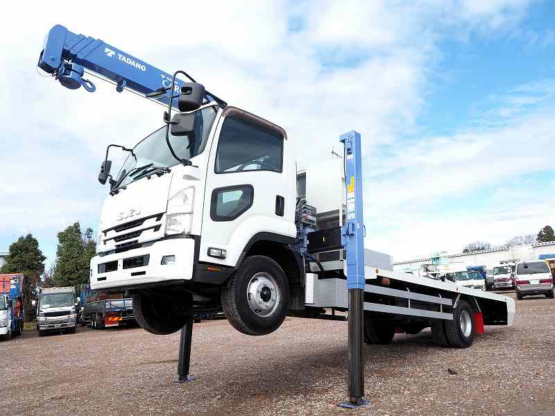 いすゞフォワード増トン中型4段セルフクレーンラジコン|中古トラックの販売・買取・査定のアイナビ