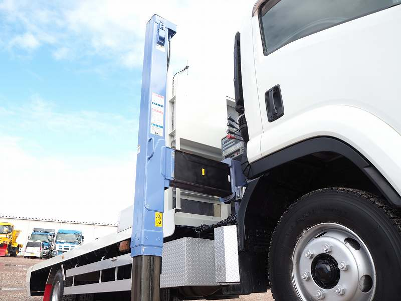 いすゞフォワード増トン中型4段セルフクレーンラジコン|中古トラックの販売・買取・査定のアイナビ