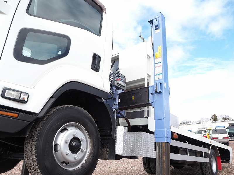 いすゞフォワード増トン中型4段セルフクレーンラジコン|中古トラックの販売・買取・査定のアイナビ