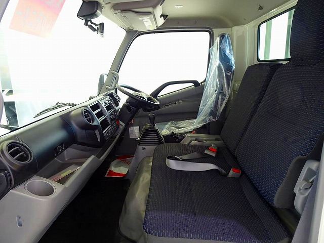 デュトロ4.65t高床ワイド超ロング平ボデー未使用車|中古トラックの販売・買取・査定のアイナビ