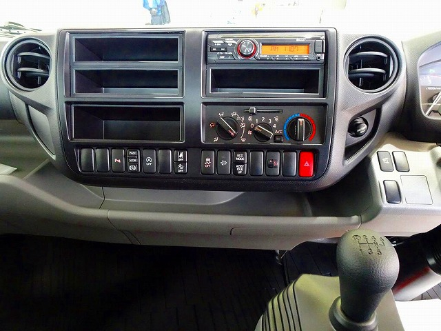 デュトロ4.65t高床ワイド超ロング平ボデー未使用車|中古トラックの販売・買取・査定のアイナビ