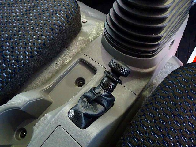 デュトロ4.65t高床ワイド超ロング平ボデー未使用車|中古トラックの販売・買取・査定のアイナビ