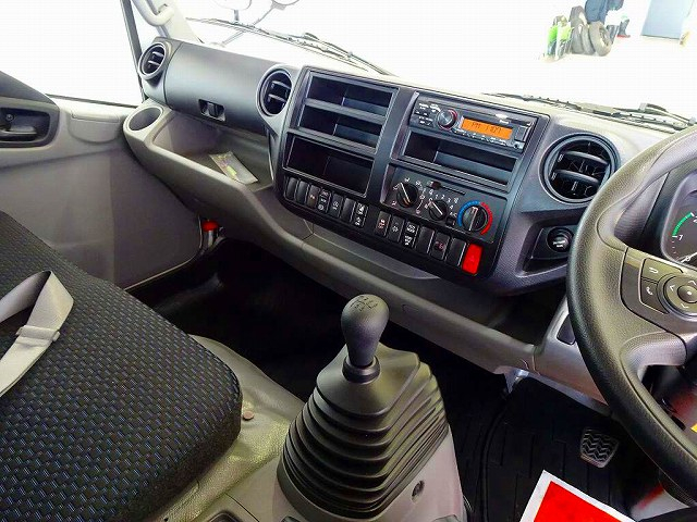 デュトロ4.65t高床ワイド超ロング平ボデー未使用車|中古トラックの販売・買取・査定のアイナビ