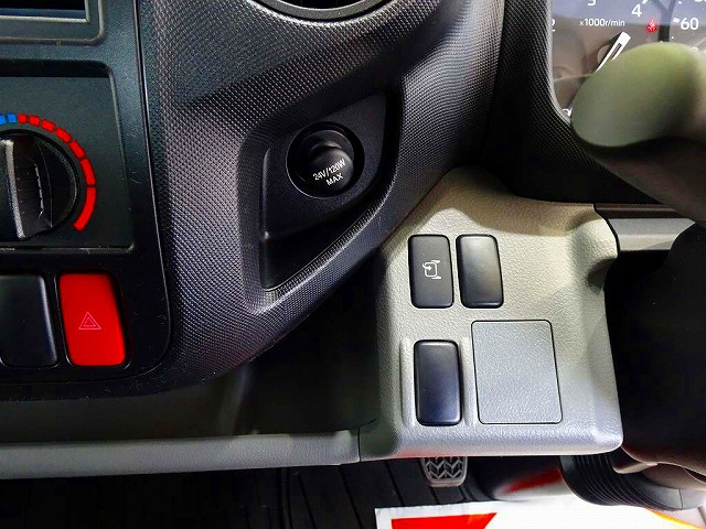 デュトロ4.65t高床ワイド超ロング平ボデー未使用車|中古トラックの販売・買取・査定のアイナビ