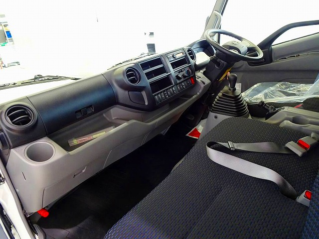 デュトロ4.65t高床ワイド超ロング平ボデー未使用車|中古トラックの販売・買取・査定のアイナビ