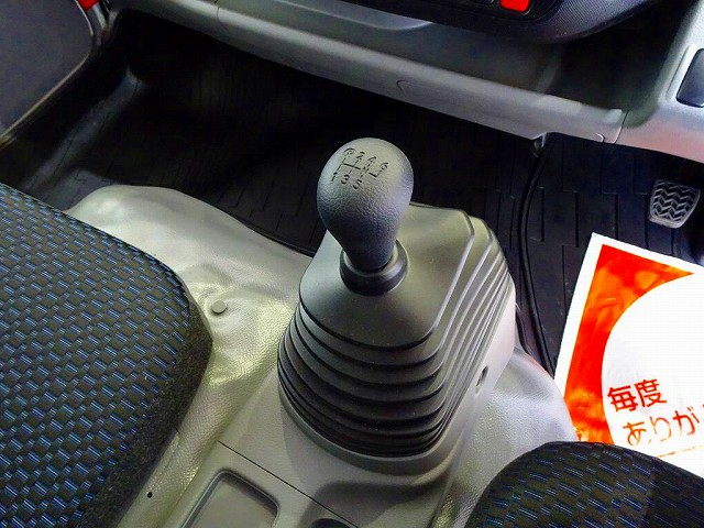 デュトロ4.65t高床ワイド超ロング平ボデー未使用車|中古トラックの販売・買取・査定のアイナビ