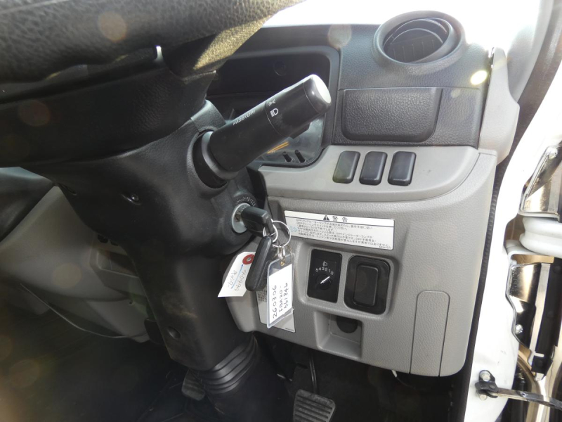 H302トン Wキャブ マニュアル260306|中古トラックの販売・買取・査定のアイナビ