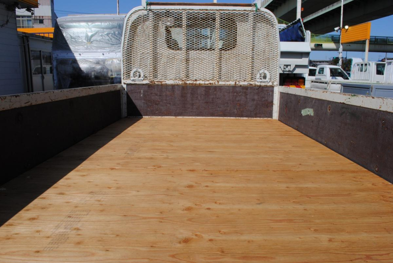 H17 タイタン 平ボディ 積載3t|中古トラックの販売・買取・査定のアイナビ