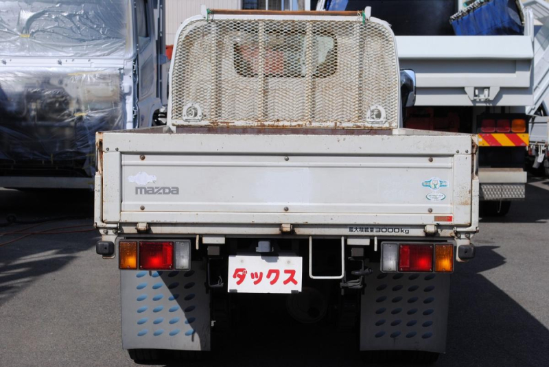 H17 タイタン 平ボディ 積載3t|中古トラックの販売・買取・査定のアイナビ