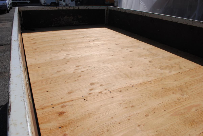 H17 タイタン 平ボディ 積載3t|中古トラックの販売・買取・査定のアイナビ