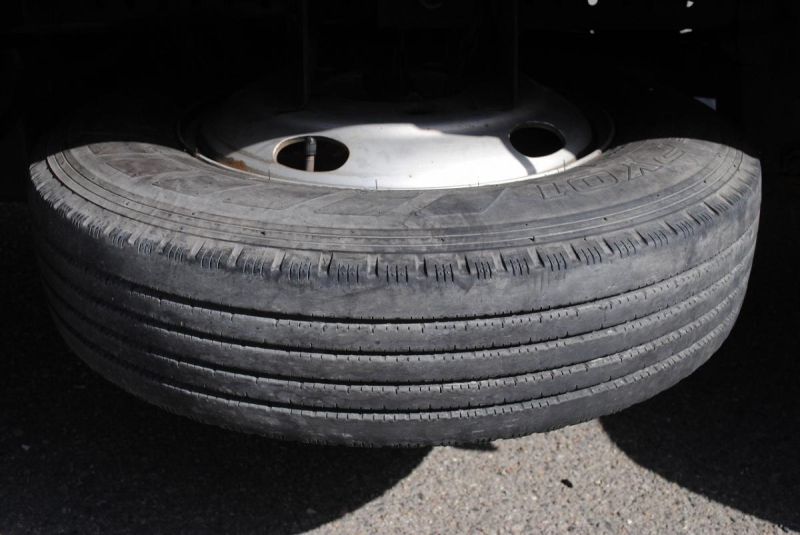 H17 タイタン 平ボディ 積載3t|中古トラックの販売・買取・査定のアイナビ