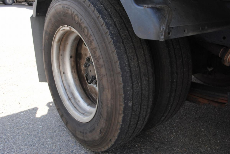 H17 タイタン 平ボディ 積載3t|中古トラックの販売・買取・査定のアイナビ