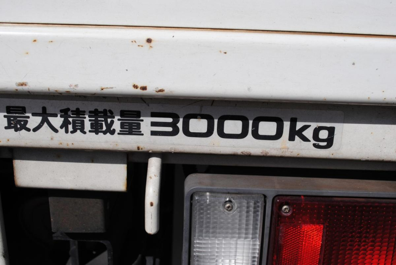 H17 タイタン 平ボディ 積載3t|中古トラックの販売・買取・査定のアイナビ